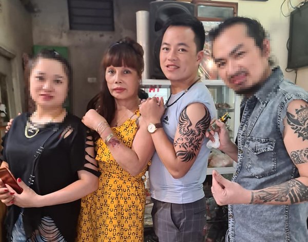 Hết chuyện mang bầu ở tuổi 62, cô dâu Thu Sao không ít lần còn gây sốc, tố chồng trẻ đong đưa với gái trẻ-6