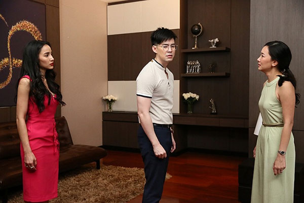 Vừa đi du lịch về, chồng ném điện thoại bắt ép tôi xem, không ngờ tấm hình trong đó khiến tôi phải quỳ xuống xin lỗi mẹ chồng-2