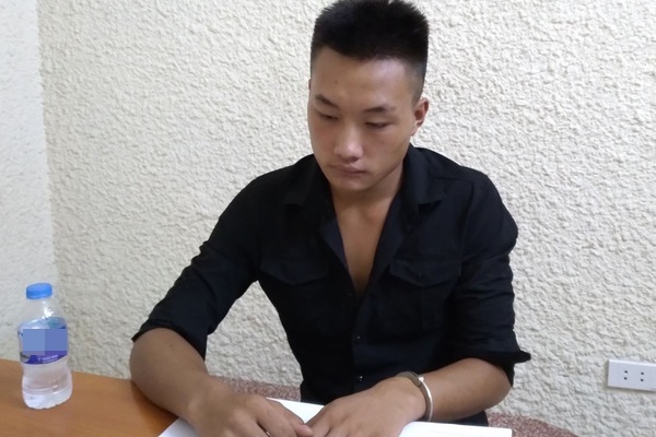 Vụ tài xế GrabBike bị đâm 6 nhát nguy kịch, cướp xe máy trong đêm: Nghi phạm còn lại ra đầu thú-3