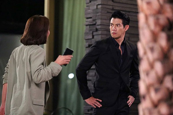 Xa nhà nửa năm, đúng ngày trở về thì tôi gặp tin dữ, nhìn đống lửa trước cổng, tôi gục ngã vì choáng váng điên đảo-2