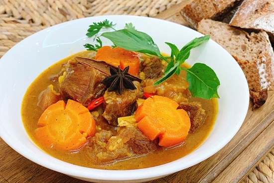 Cuối tuần đổi vị cùng món bò kho ăn với gì cũng ngon, ai ăn cũng phải tấm tắc khen