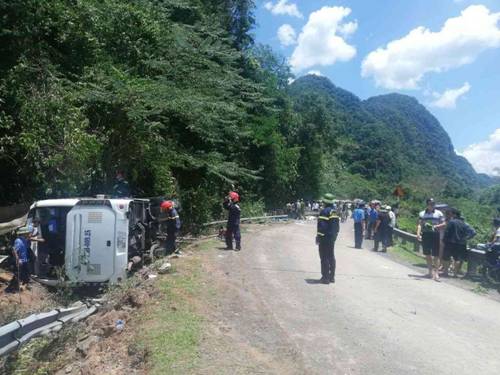 Hiện trường vụ lật xe làm 13 người tử vong ở Quảng Bình-5
