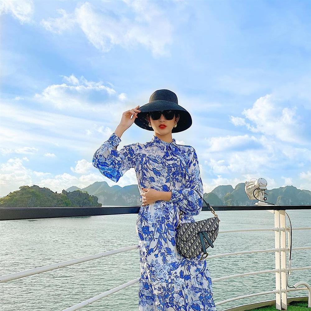 Xem ảnh du lịch của Á hậu Huyền My, các chị em cũng học được bao cách lên đồ xinh lung linh mà vali vẫn gọn nhẹ-1