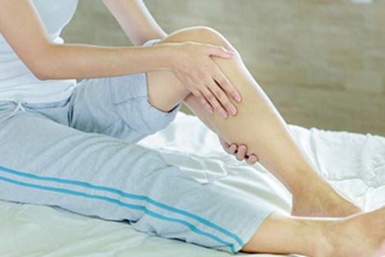 Không thể kiểm soát được 2 chân, lúc nào cũng có cảm giác muốn di chuyển: Hội chứng này ảnh hưởng đến sức khỏe thế nào?