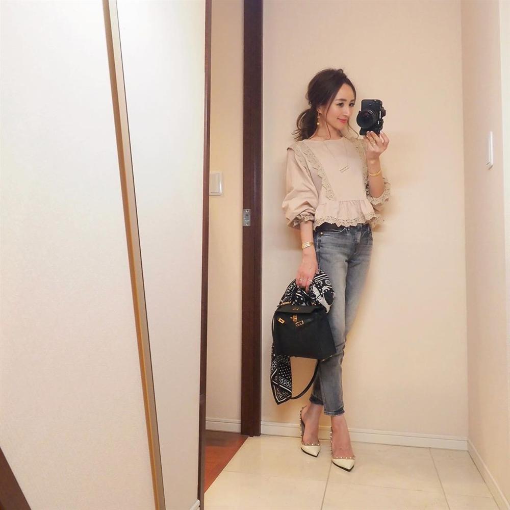 Nàng công sở Nhật rất giàu sang nhưng chỉ sắm đi sắm lại kiểu giày này bởi khả năng hack dáng quá ư ảo diệu-11