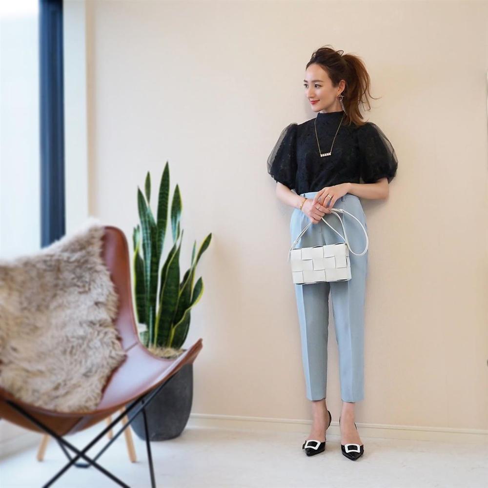 Nàng công sở Nhật rất giàu sang nhưng chỉ sắm đi sắm lại kiểu giày này bởi khả năng hack dáng quá ư ảo diệu-13