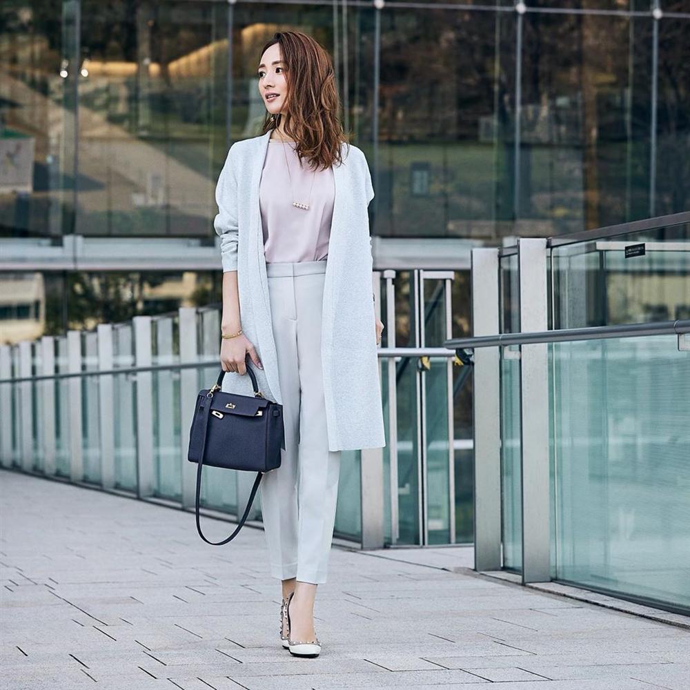 Nàng công sở Nhật rất giàu sang nhưng chỉ sắm đi sắm lại kiểu giày này bởi khả năng hack dáng quá ư ảo diệu-3