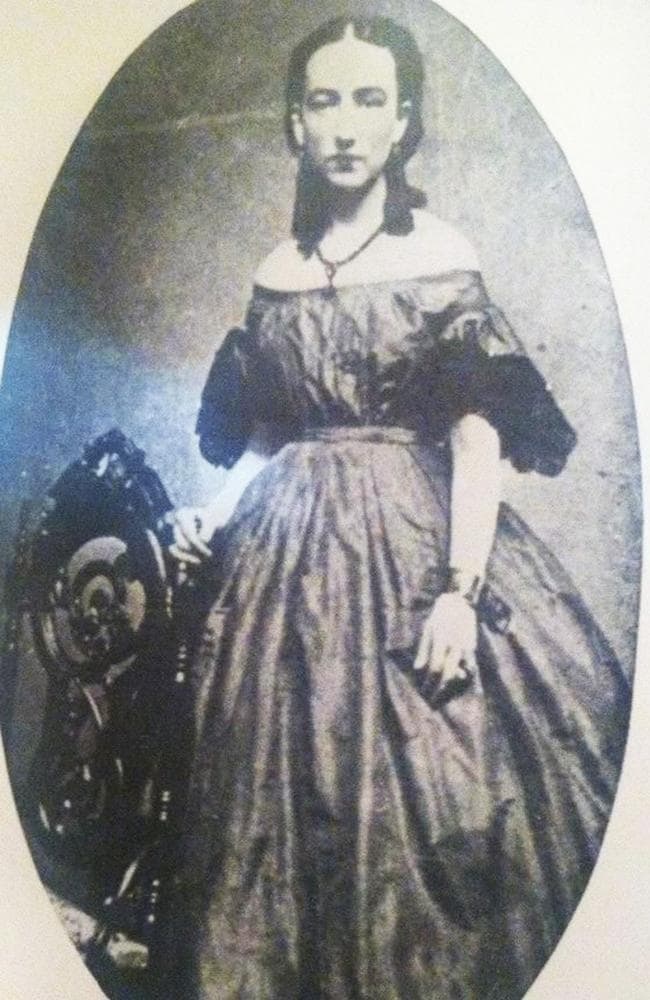 Chuyện về nữ đại gia ở trong phòng khách sạn suốt 24 năm không ra ngoài nửa bước và sự thật nằm dưới đống rác bốc mùi hôi thối trong phòng-1