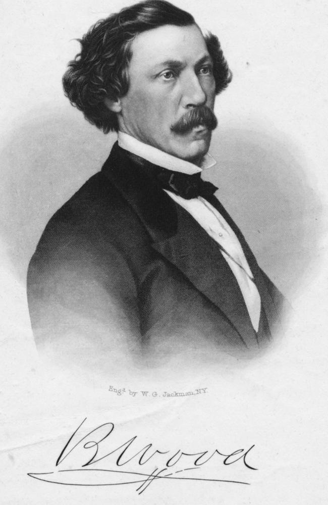 Chuyện về nữ đại gia ở trong phòng khách sạn suốt 24 năm không ra ngoài nửa bước và sự thật nằm dưới đống rác bốc mùi hôi thối trong phòng-2