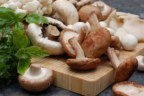 Mua nấm hương tươi nên chọn cái to hay cái nhỏ thì thơm, người bán bật mí bất ngờ