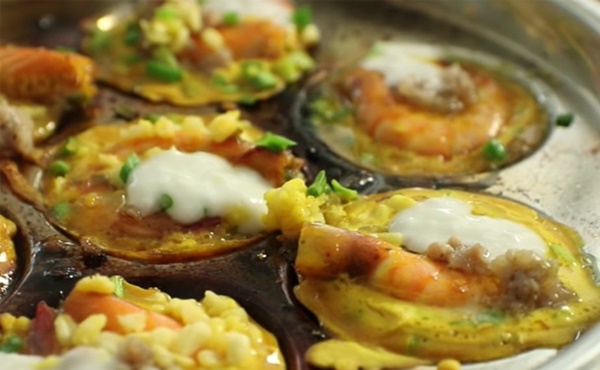 Cách làm bánh khọt nước cốt dừa miền Tây giòn rụm, thơm ngon-5