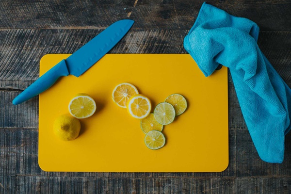 Vết nghệ dính trên tay&nbsp;thật khó chịu, học ngay mẹo này để tẩy sạch bay!-7