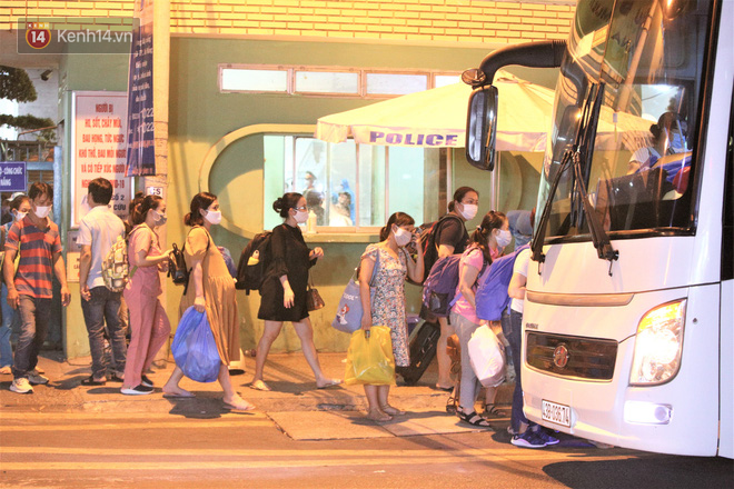 Hàng trăm nhân viên Bệnh viện Đà Nẵng được đưa đi cách ly ở khách sạn ven biển-1