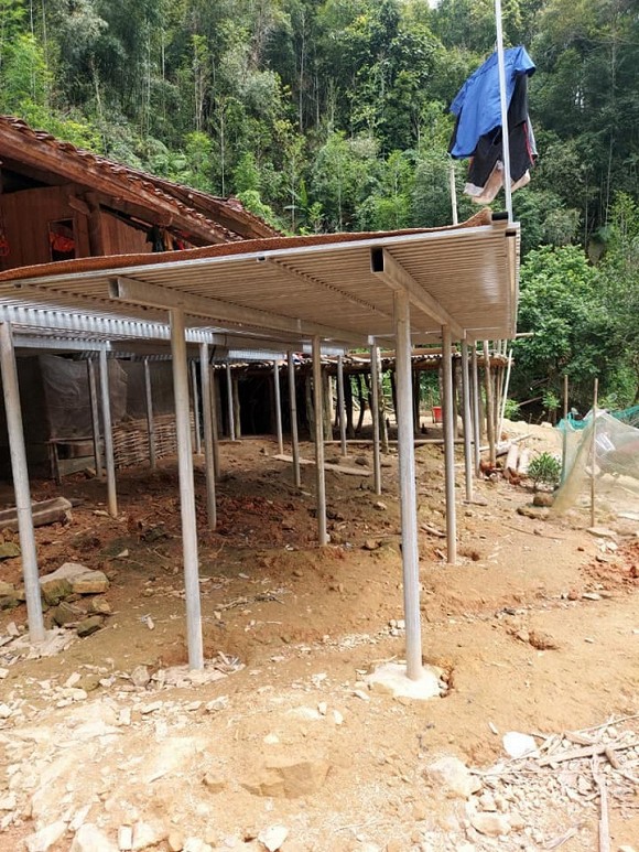 Phẫu thuật thẩm mỹ còn chưa kịp hoàn hồn”, cô dâu 63 tuổi ở Cao Bằng còn tiếp tục cùng chồng trẻ thực hiện việc đại sự khác-2