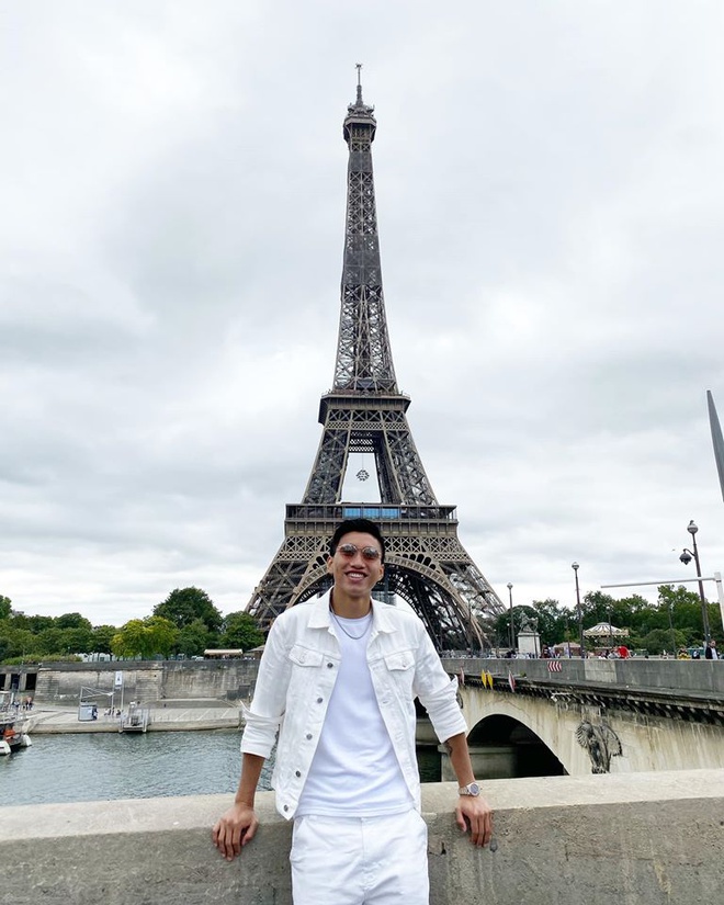 Đoàn Văn Hậu khoe cơ thể vạm vỡ, lần đầu lộ hình xăm cực lớn trước ngực-2