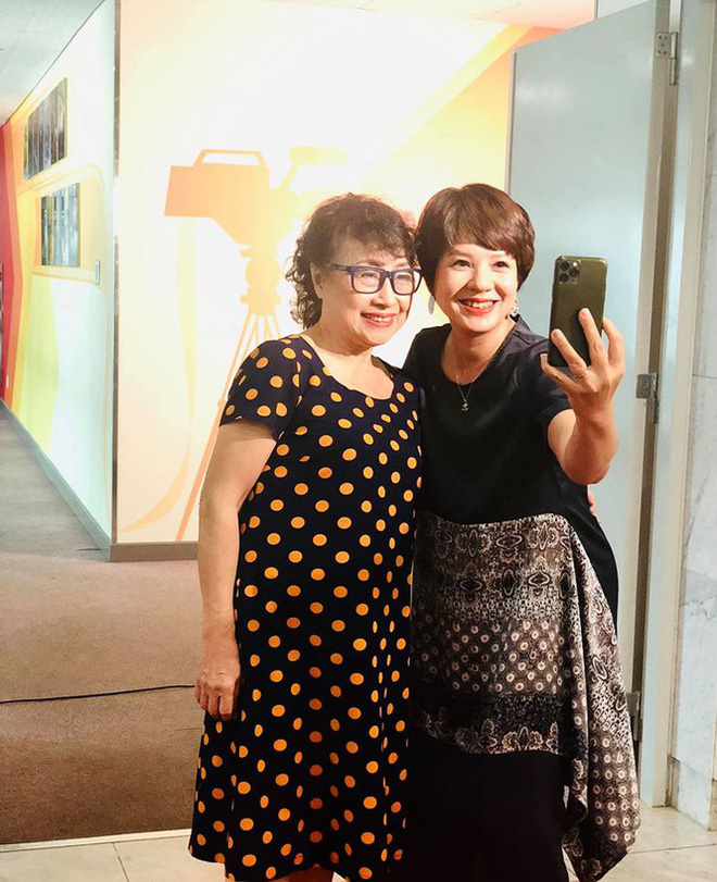 Sửng sốt diện mạo trẻ trung ở tuổi 72 của NSƯT Kim Tiến - giọng đọc huyền thoại VTV-2