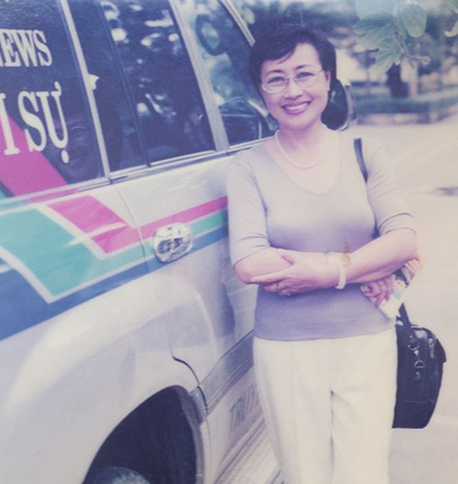 Sửng sốt diện mạo trẻ trung ở tuổi 72 của NSƯT Kim Tiến - giọng đọc huyền thoại VTV-8