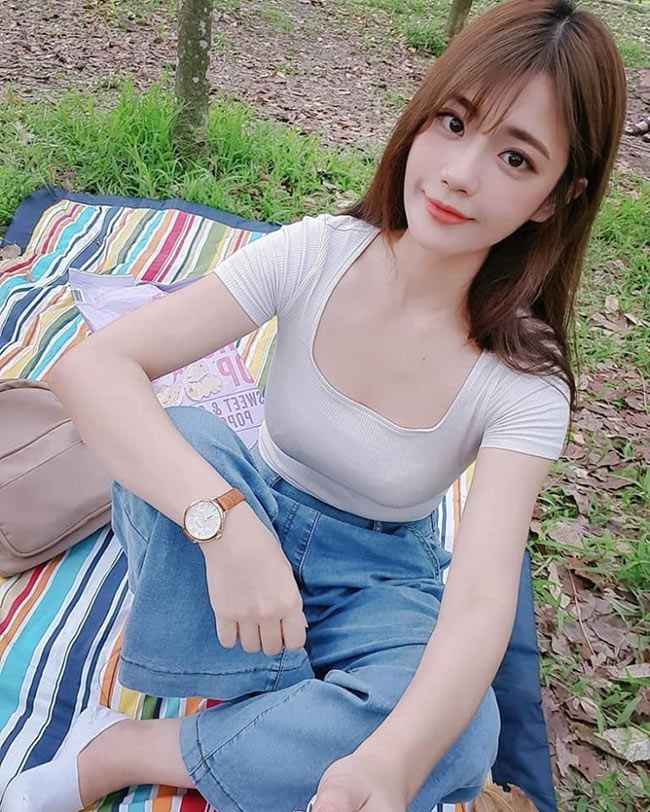 Để con rúc đầu vào váy khi thử đồ, chạm phần nhạy cảm, mẹ trẻ khiến dân mạng bức xúc-4