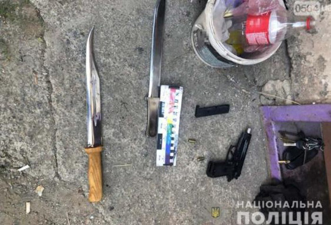 Nhận thư tố cáo nặc danh, cảnh sát đột nhập tầng hầm nhà người đàn ông và phát hiện cảnh tượng ám ảnh xảy ra với 2 đứa trẻ-1