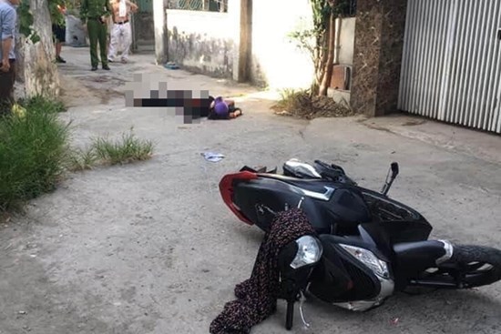Án mạng kinh hoàng: Đang đi trên đường, người phụ nữ bị đâm nhiều nhát tử vong