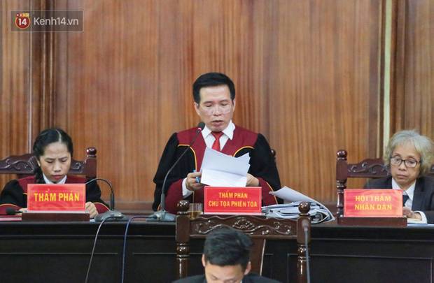 ẢNH: Văn Kính Dương cùng người tình Ngọc Miu tươi cười rời tòa, các nữ bị cáo khác bật khóc khi nghe HĐXX tuyên án-1