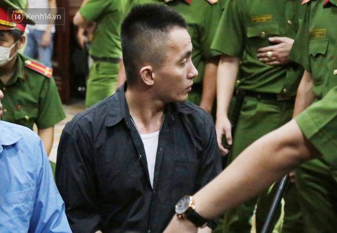 ẢNH: Văn Kính Dương cùng người tình Ngọc Miu tươi cười rời tòa, các nữ bị cáo khác bật khóc khi nghe HĐXX tuyên án-7
