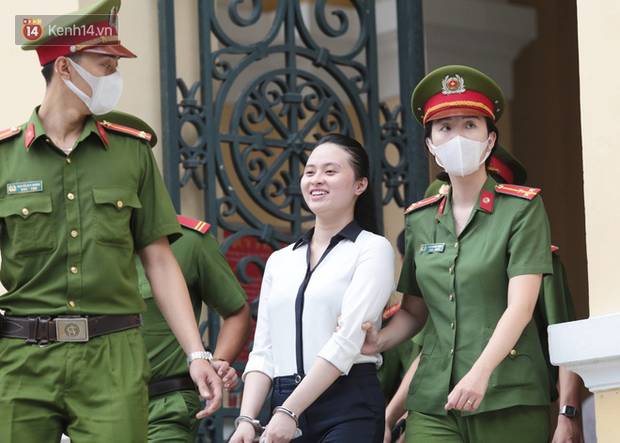 ẢNH: Văn Kính Dương cùng người tình Ngọc Miu tươi cười rời tòa, các nữ bị cáo khác bật khóc khi nghe HĐXX tuyên án-17