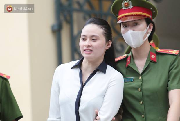 ẢNH: Văn Kính Dương cùng người tình Ngọc Miu tươi cười rời tòa, các nữ bị cáo khác bật khóc khi nghe HĐXX tuyên án-20