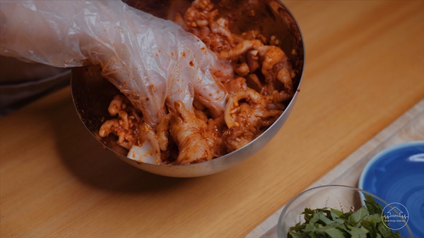 Cách làm chân gà xào cay kiểu Hàn cho ông xã nhâm nhi sau giờ làm, đảm bảo chẳng đòi ra ngoài nhậu nữa-4