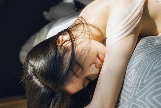 Cuộc hẹn với chồng cũ sau 2 năm ly hôn và lời đề nghị choáng váng khiến cô vợ run rẩy làm đổ cafe ướt loang chiếc váy