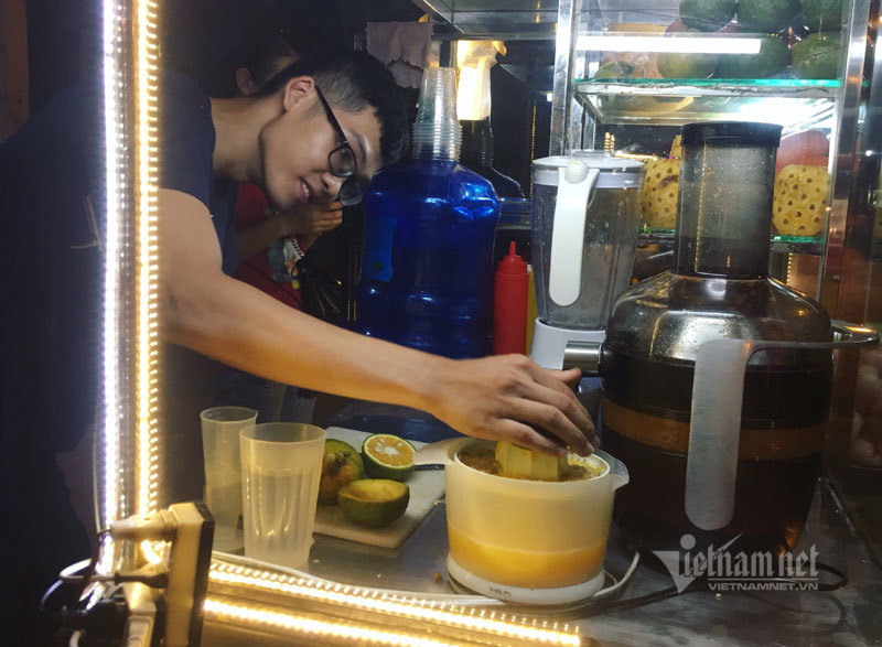 Chờ 5 phút, giá 10 nghìn... trào lưu mới trên vỉa hè Hà Nội-4