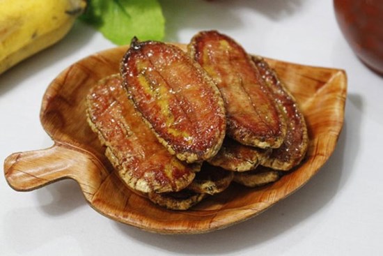 Mẹ đảm học cách làm mứt chuối khô ăn vặt thơm ngon