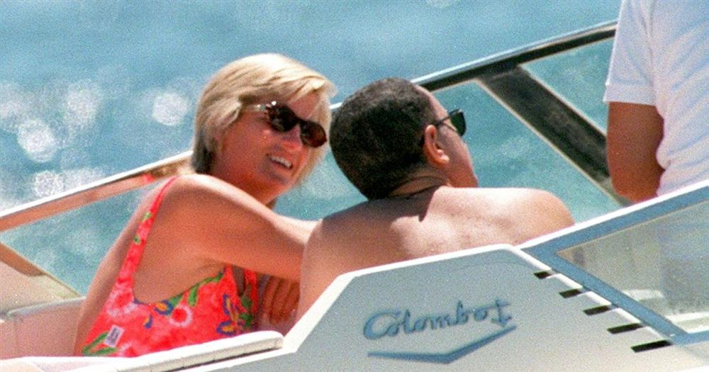 Điều ít biết về bức ảnh nhạy cảm trị giá 29 tỷ đồng của Công nương Diana cùng bạn trai, đây cũng là điềm báo gây ra vụ tai nạn thảm khốc-6