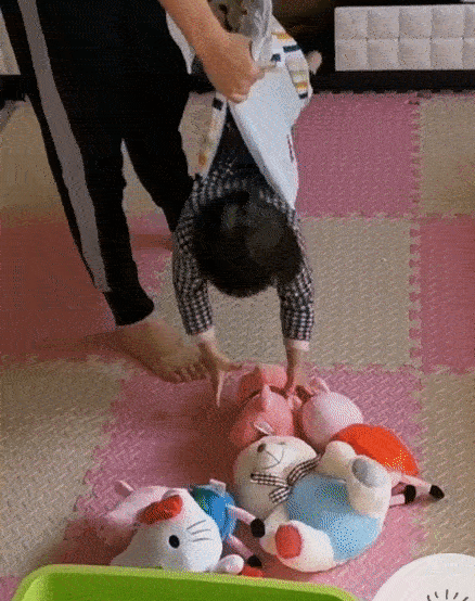 Cứ lo bố trông con đoảng, hóa ra bé ở nhà với bố lại vui thế này, các mẹ xem xong chỉ muốn nhờ chồng trông con ngay-3