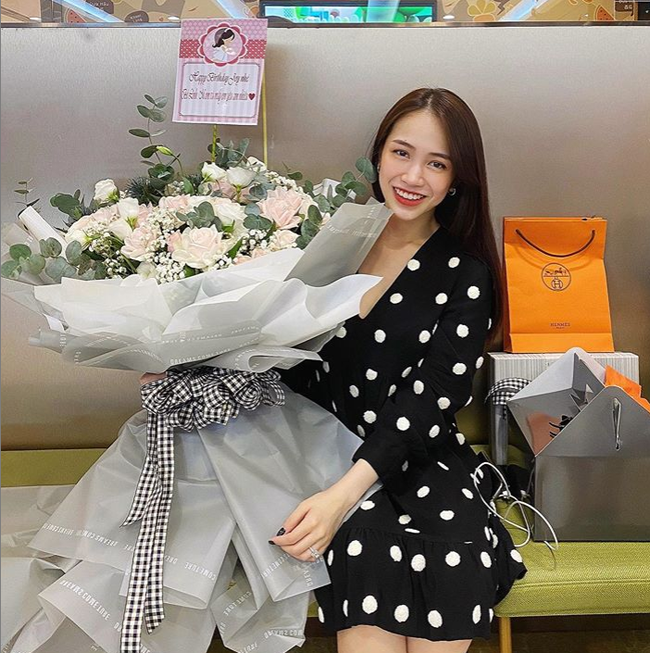 Ái nữ nhà đại gia Minh Nhựa vẫn giữ kín mặt con trai đầu lòng, khó ai tin là mẹ bỉm sữa bởi thần thái ngày càng rực rỡ-4