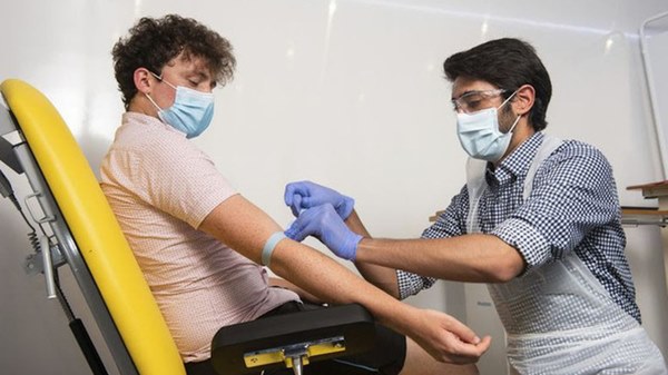 Tình nguyện viên thử vắc-xin Covid-19 tiết lộ những bí mật phía sau hậu trường-1