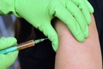 Ngày 10/8, Nga sẽ cho phép sử dụng vắc-xin COVID dùng cho cộng đồng-1