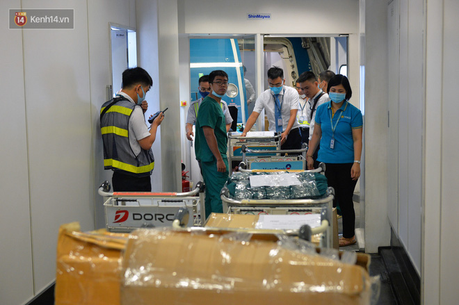 Ảnh: Bên trong chuyến bay đặc biệt đón 120 công dân nhiễm Covid-19 tại Guinea Xích đạo về nước-13