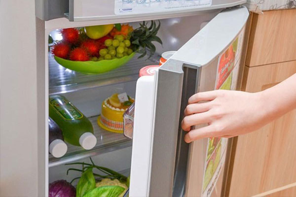 Chỉ cần để 1 bát nước theo đúng cách này vào tủ lạnh tiền điện tháng sẽ giảm bất ngờ-1