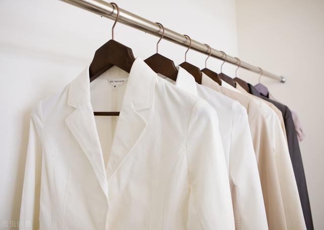 3 tiêu chí lựa chọn móc treo giúp bạn xếp quần áo gọn gàng, lại cất được nhiều hơn trước gấp 2-3 lần-4