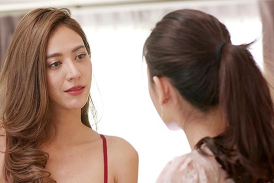 Bị cô bạn thân cướp chồng, trong đám cưới vợ cũ đã tặng cô dâu 1 món quà khiến cặp vợ chồng sững sờ thảng thốt