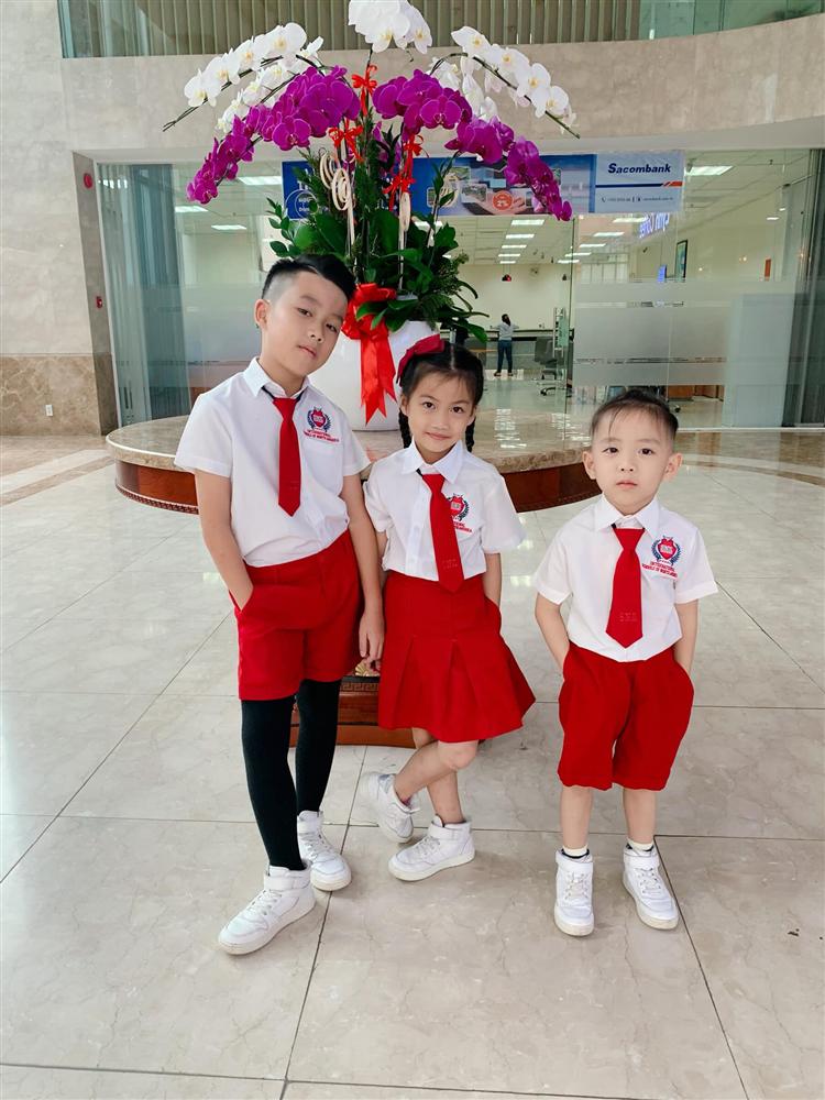 Thường xuyên gọi con là ông lùn, Ốc Thanh Vân lần đầu tiết lộ nguyên nhân con trai thấp hơn các bạn trong lớp-5