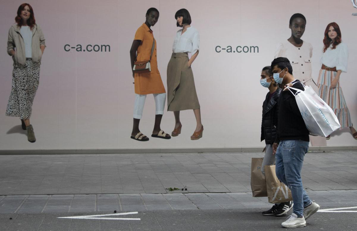 Lo ngại về làn sóng dịch COVID-19 mới, các nước châu Âu thắt chặt kiểm soát-2