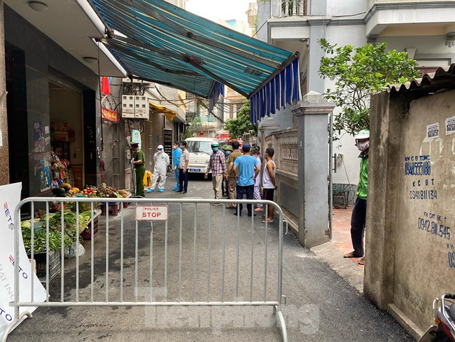 Hà Nội phong tỏa khu dân cư vì có trường hợp nghi nhiễm COVID-19-2
