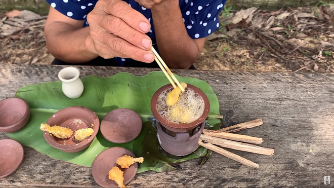 Hết siêu to khổng lồ, bà Tân Vlog bất ngờ chuyển sang làm đồ ăn siêu nhỏ với căn bếp” kỳ lạ, nấu xong cũng chỉ đủ cho bà thưởng thức một mình-2