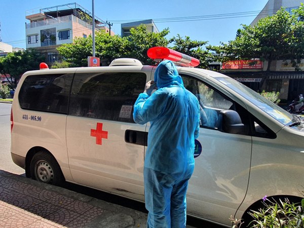 2 ca nhiễm Covid-19 ở Đà Nẵng được chuyển ra Bệnh viện Trung ương Huế điều trị-1