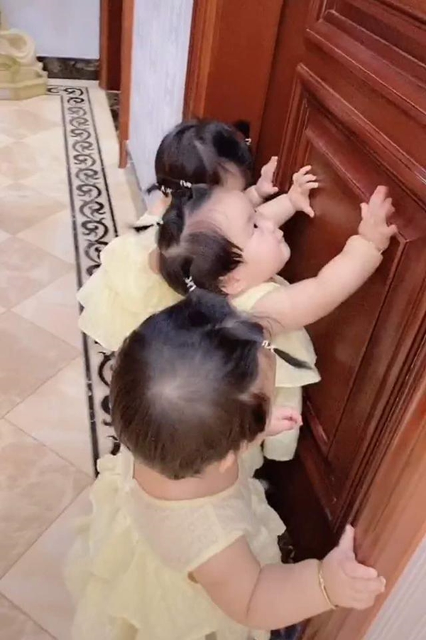 Bà nội vui mừng vì có liền 3 cháu gái nhưng 1 năm sau bà chỉ xin hàng, nhìn ảnh ai cũng hiểu lý do-3