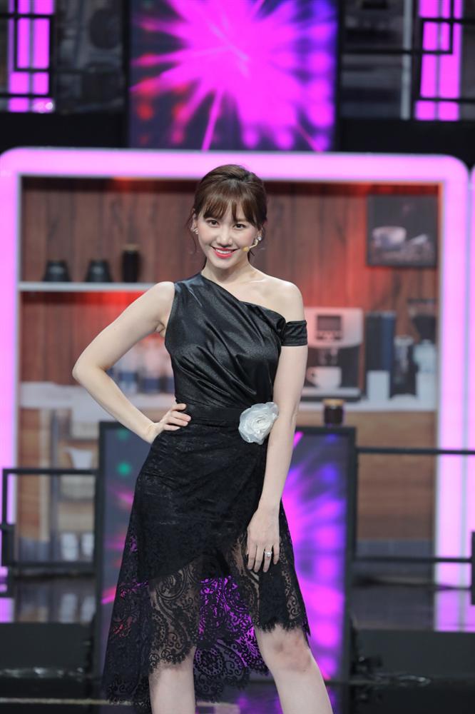 Không phải trên sân khấu, đây mới là lúc Hari Won chứng minh nhan sắc và style hack tuổi thần kỳ, bảo sao Trấn Thành mê tít-3