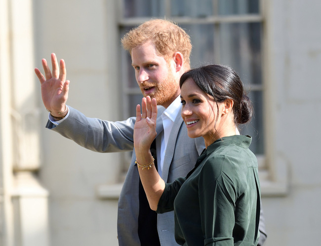 Cái kết đắng cho Meghan Markle: Nhà Sussex bị yêu cầu rời khỏi hoàng gia vĩnh viễn vì thái độ vô lễ với Nữ hoàng Anh-2