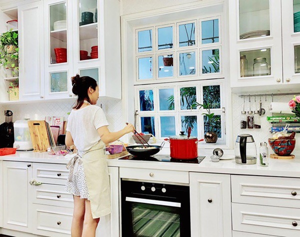 Vợ tiểu thư miền Tây của Hoàng Bách nấu bún, bạn bè rần rần muốn gõ cửa đến ăn ké-2